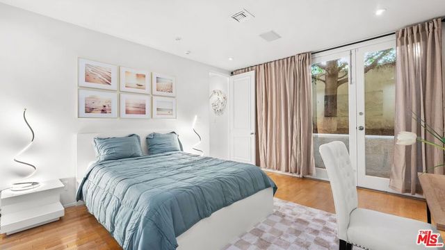 1368 Doheny Place, Los Angeles, CA 90069