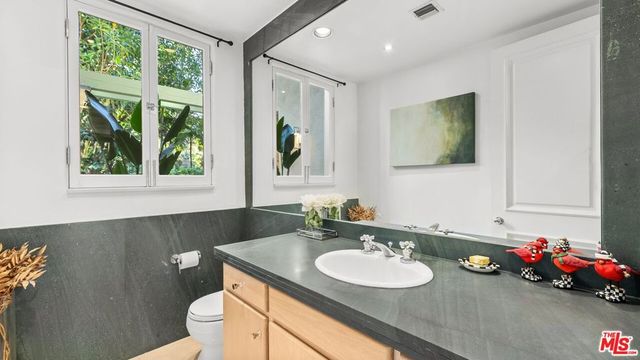 1368 Doheny Place, Los Angeles, CA 90069