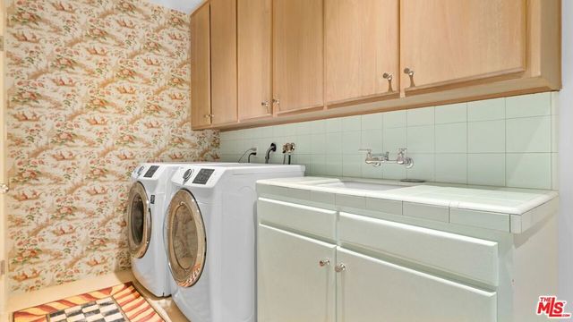 1368 Doheny Place, Los Angeles, CA 90069