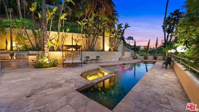 1368 Doheny Place, Los Angeles, CA 90069