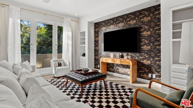 1368 Doheny Place, Los Angeles, CA 90069