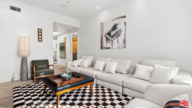 1368 Doheny Place, Los Angeles, CA 90069