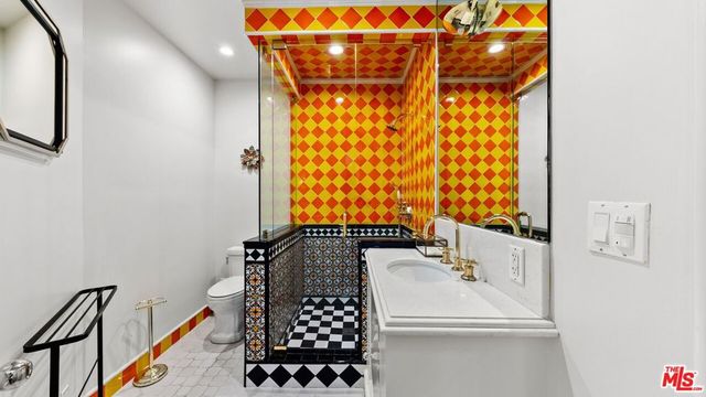 1368 Doheny Place, Los Angeles, CA 90069