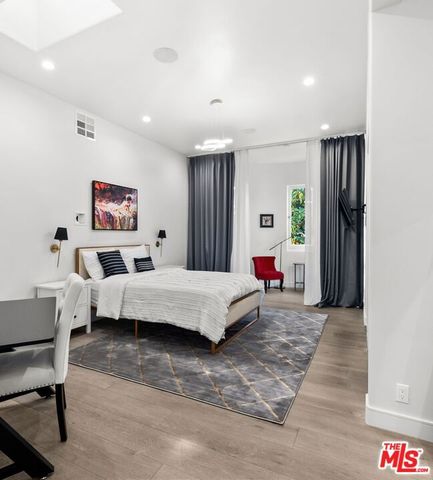 1368 Doheny Place, Los Angeles, CA 90069