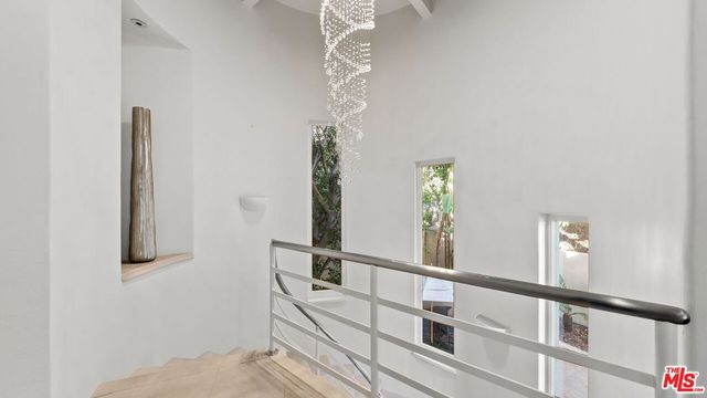 1368 Doheny Place, Los Angeles, CA 90069