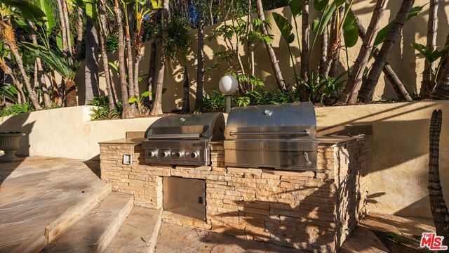 1368 Doheny Place, Los Angeles, CA 90069