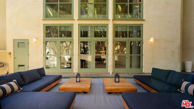 1368 Doheny Place, Los Angeles, CA 90069