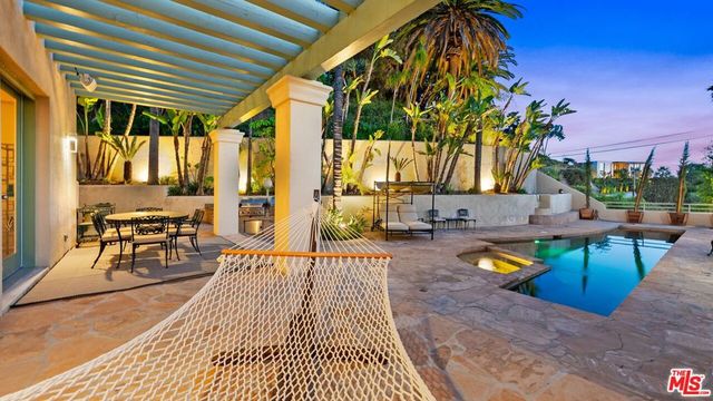 1368 Doheny Place, Los Angeles, CA 90069