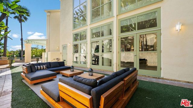 1368 Doheny Place, Los Angeles, CA 90069