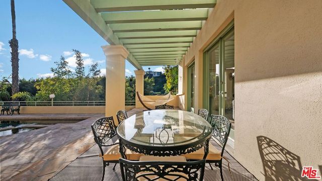 1368 Doheny Place, Los Angeles, CA 90069