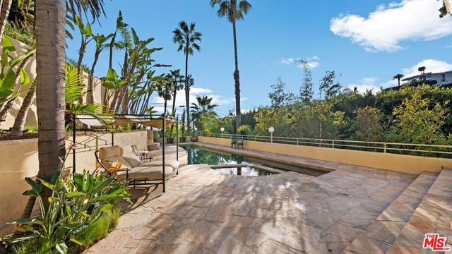 1368 Doheny Place, Los Angeles, CA 90069