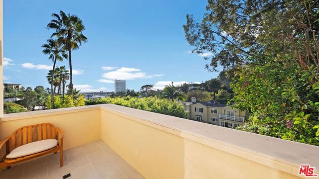 1368 Doheny Place, Los Angeles, CA 90069