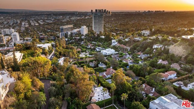 1368 Doheny Place, Los Angeles, CA 90069