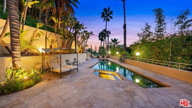 1368 Doheny Place, Los Angeles, CA 90069