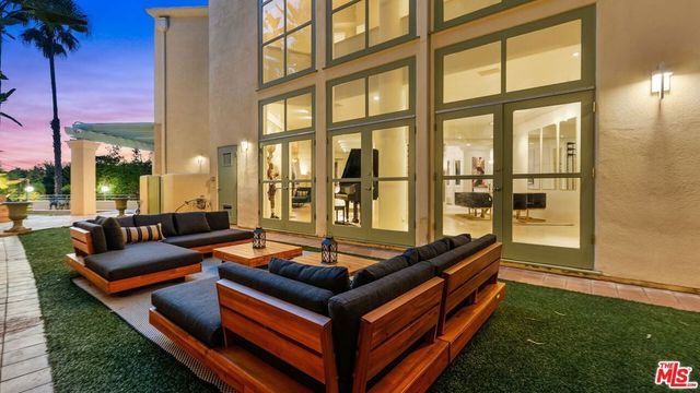 1368 Doheny Place, Los Angeles, CA 90069