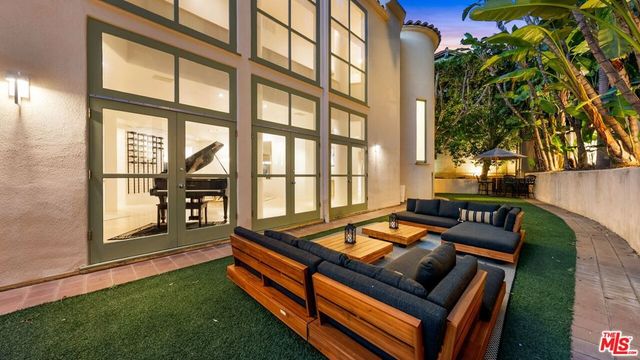 1368 Doheny Place, Los Angeles, CA 90069