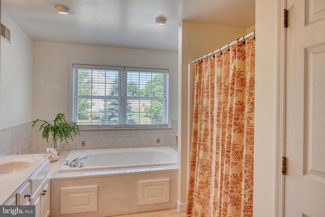 17 JENNIFER DR, Bernville, PA 19506