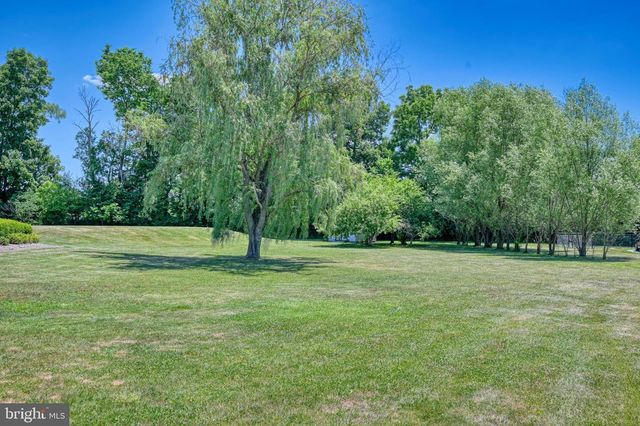 17 JENNIFER DR, Bernville, PA 19506