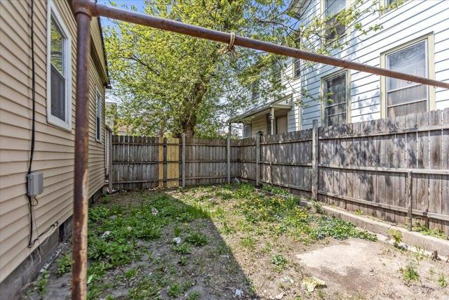 1004 Mineral STREET, Milwaukee, WI 53204