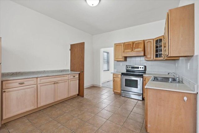 1004 Mineral STREET, Milwaukee, WI 53204