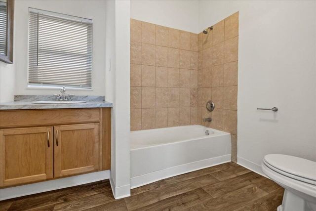 1004 Mineral STREET, Milwaukee, WI 53204