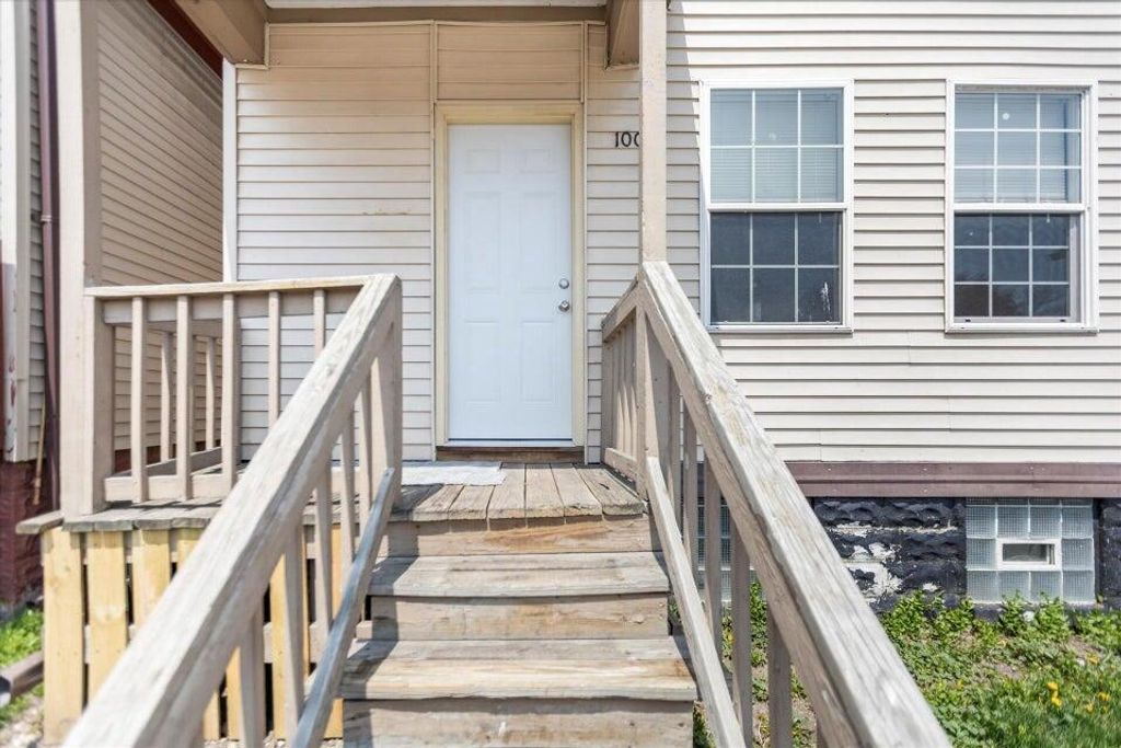 1004 Mineral STREET, Milwaukee, WI 53204