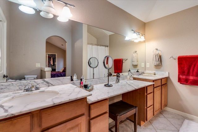 101 N Crosswood Ln, Derby, KS 67037