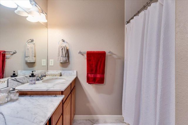 101 N Crosswood Ln, Derby, KS 67037