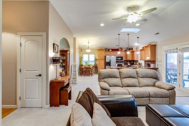 101 N Crosswood Ln, Derby, KS 67037