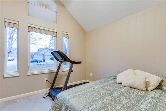 101 N Crosswood Ln, Derby, KS 67037