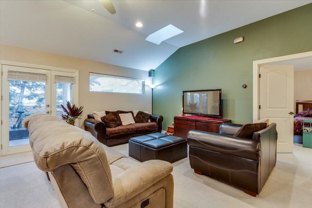 101 N Crosswood Ln, Derby, KS 67037