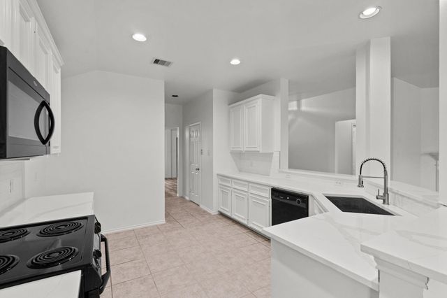 112 Sandstone Bend Lane, Dickinson, TX 77539