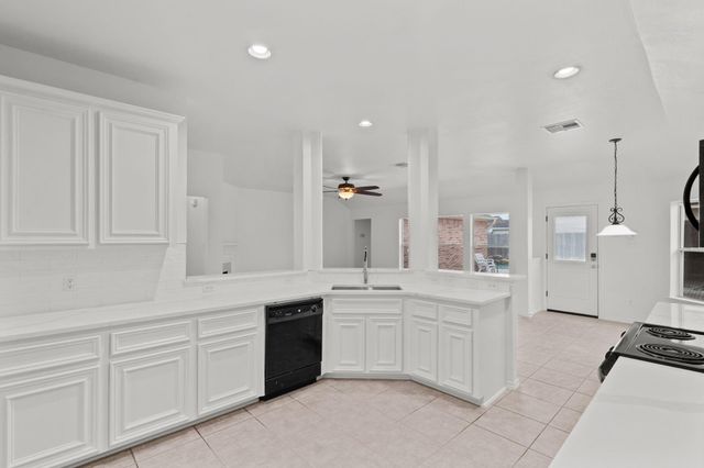 112 Sandstone Bend Lane, Dickinson, TX 77539