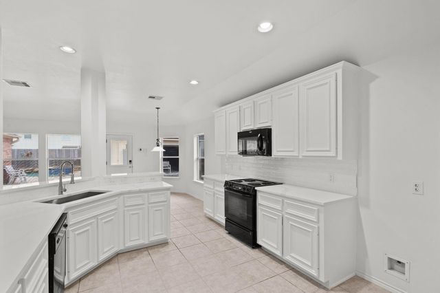 112 Sandstone Bend Lane, Dickinson, TX 77539