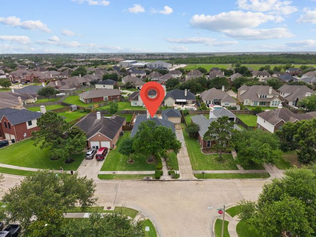 112 Sandstone Bend Lane, Dickinson, TX 77539