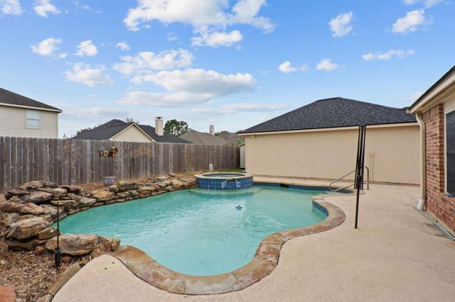 112 Sandstone Bend Lane, Dickinson, TX 77539