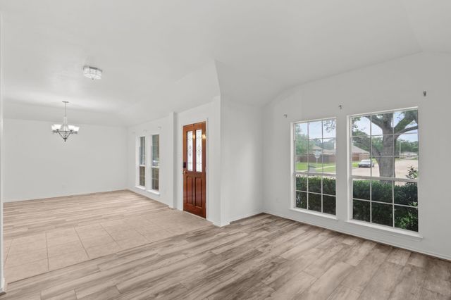 112 Sandstone Bend Lane, Dickinson, TX 77539