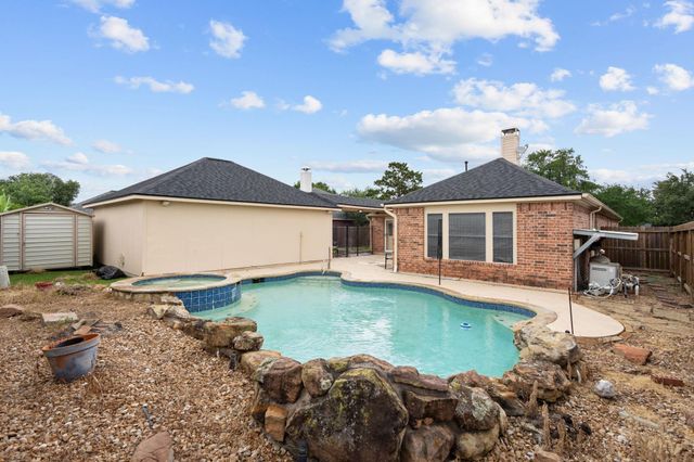 112 Sandstone Bend Lane, Dickinson, TX 77539