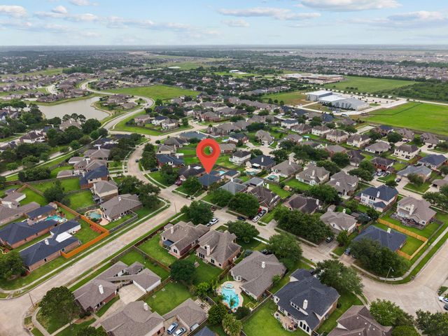 112 Sandstone Bend Lane, Dickinson, TX 77539