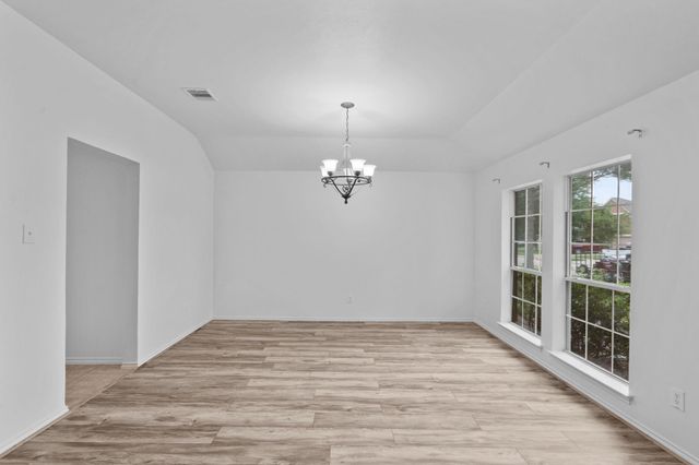 112 Sandstone Bend Lane, Dickinson, TX 77539