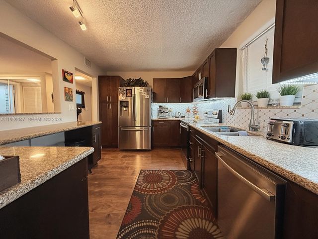 605 Ives Dairy Rd 205-7, Miami, FL 33179