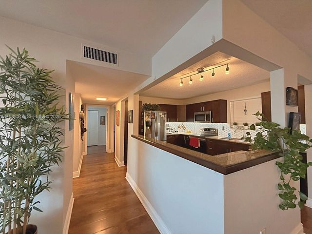 605 Ives Dairy Rd 205-7, Miami, FL 33179