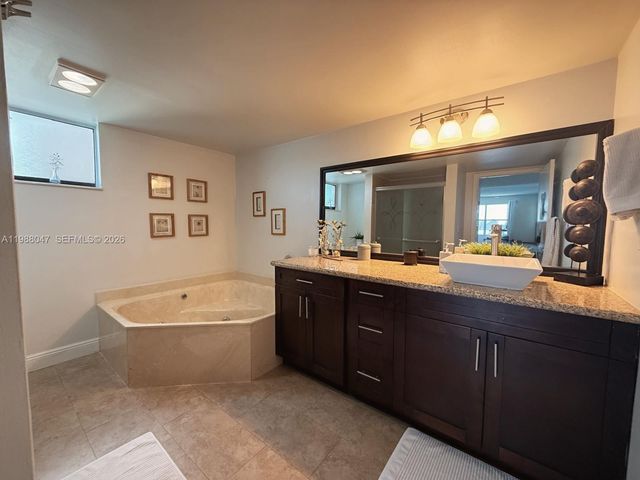 605 Ives Dairy Rd 205-7, Miami, FL 33179