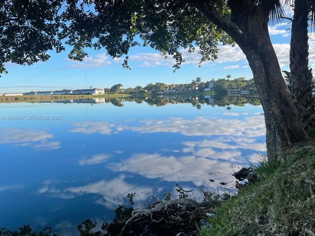 605 Ives Dairy Rd 205-7, Miami, FL 33179