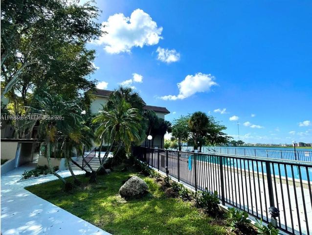 605 Ives Dairy Rd 205-7, Miami, FL 33179