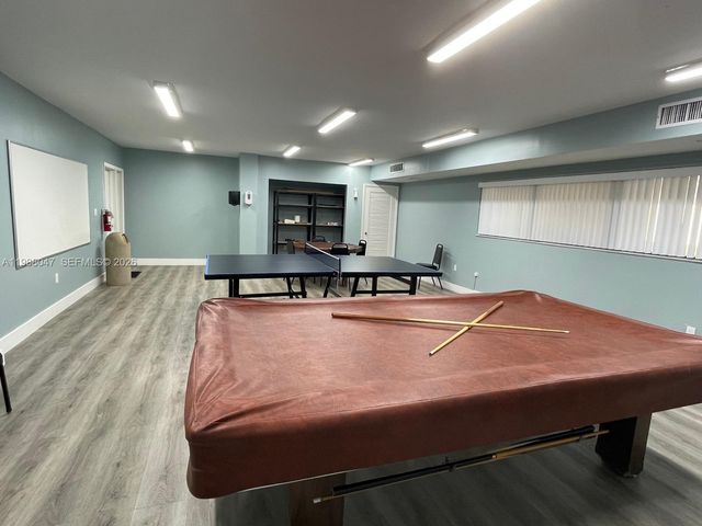 605 Ives Dairy Rd 205-7, Miami, FL 33179