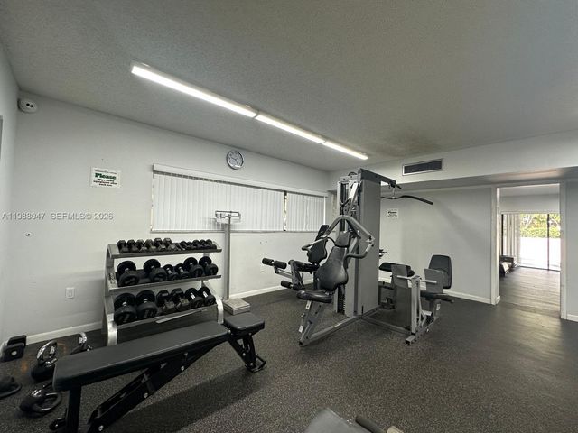 605 Ives Dairy Rd 205-7, Miami, FL 33179
