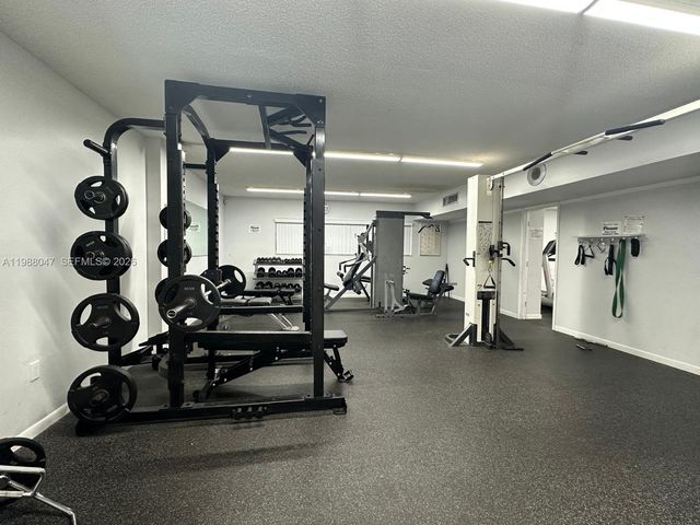 605 Ives Dairy Rd 205-7, Miami, FL 33179