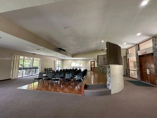 605 Ives Dairy Rd 205-7, Miami, FL 33179