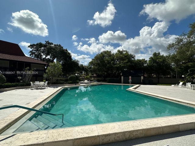 605 Ives Dairy Rd 205-7, Miami, FL 33179
